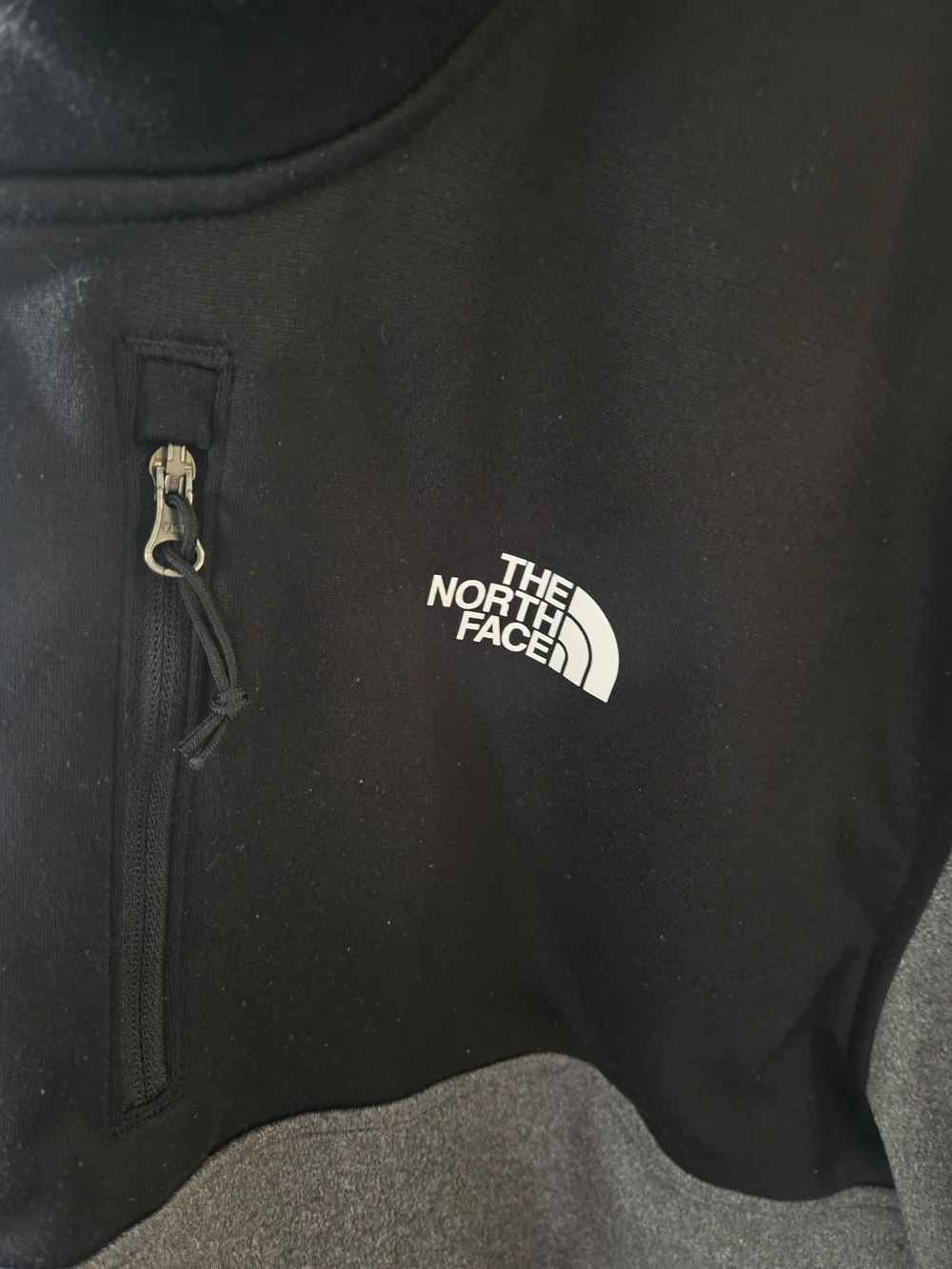 The North Face Black & Gray Chest-Zip Pullover